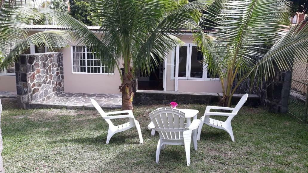 Apartamento Whynot Mauritius Grand Gaube Exterior foto